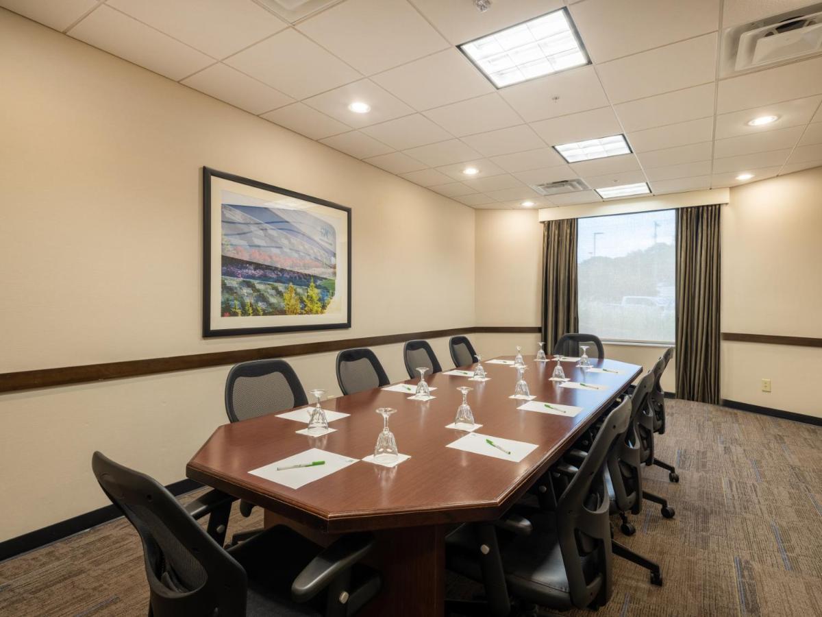 Holiday Inn Greensboro Coliseum By Ihg Exteriér fotografie